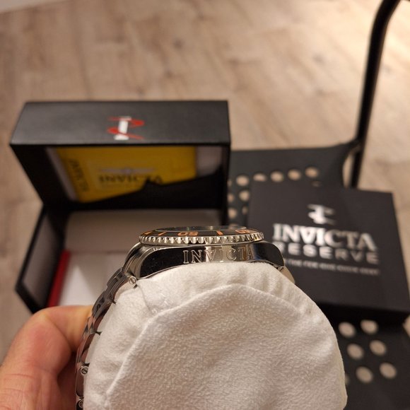 Invicta reserve quartz chronograph watch - Picture 9 of 11